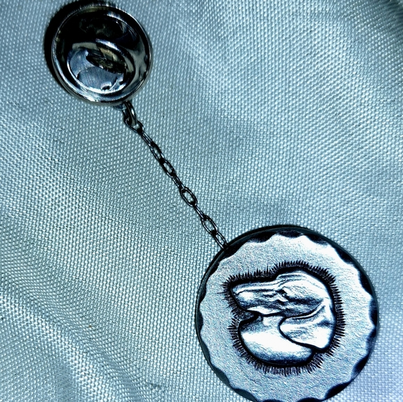 VINTAGE SIGNED Rawcliffe Pewter Daschund Pin. circa 1983 or tie clip - Picture 2 of 4